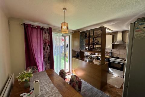104 Tollgate, Bretton, Peterborough, PE3 9XB