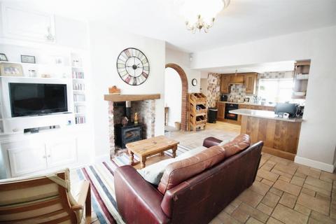 5 bedroom cottage for sale, Low Street, Leeds LS25