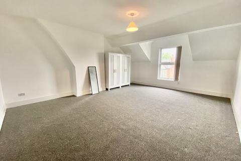 2 bedroom flat to rent, Heaton Moor Road, Heaton Moor, Stockport, SK4