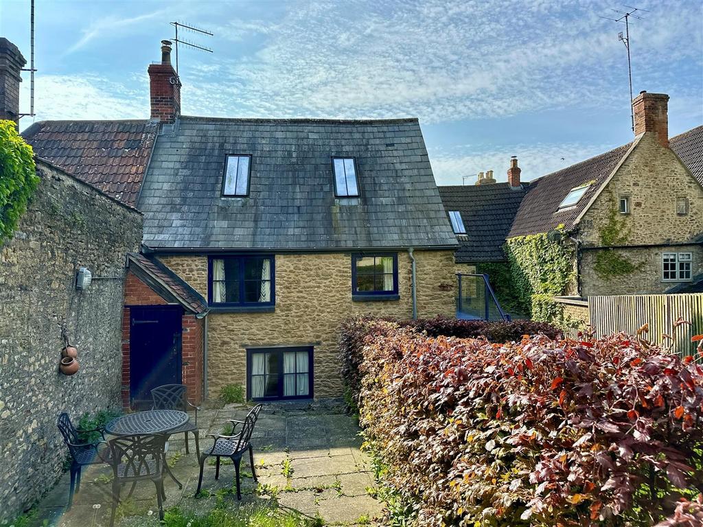 High Street, Bruton 3 bed semidetached house to rent £1,750 pcm (£