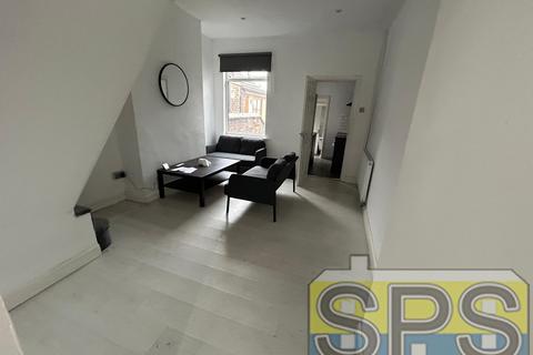 2 bedroom terraced house to rent, Compton Street, Stoke-on-Trent ST1