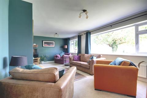 12 Beldams, Needingworth, St Ives, PE27 4TY