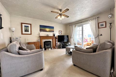 3 bedroom detached house for sale, Mead Way, Balderton, Newark