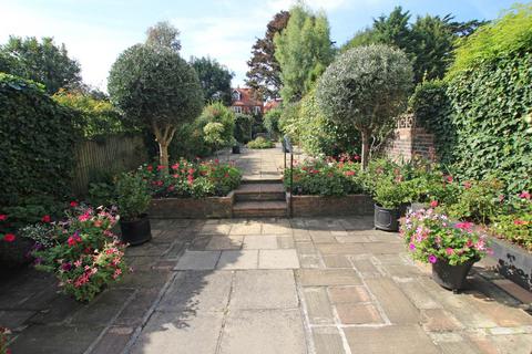 3 bedroom end of terrace house for sale, Southfields Road, Eastbourne, BN21 1BU