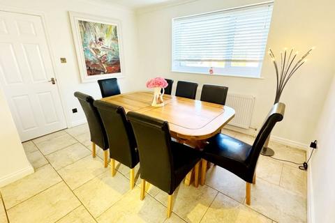 5 Ashleigh Close, Barby, Rugby, CV23 8UG