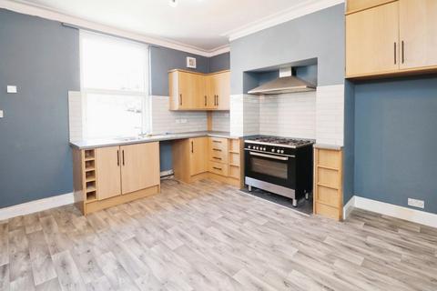 4 bedroom end of terrace house to rent, Nansen Mount, Bramley, Leeds, LS13