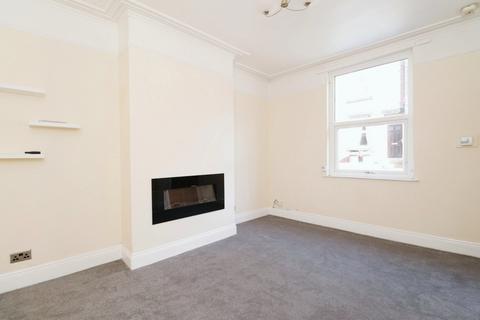 4 bedroom end of terrace house to rent, Nansen Mount, Bramley, Leeds, LS13