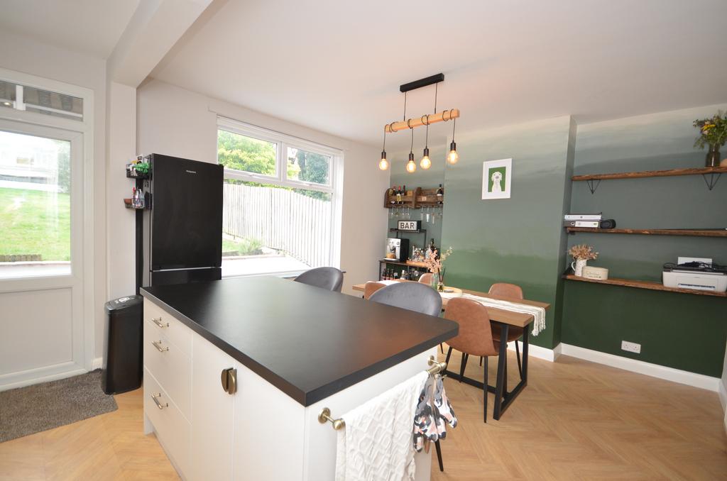 Raunds 3 bed detached house to rent £1,250 pcm (£288 pw)