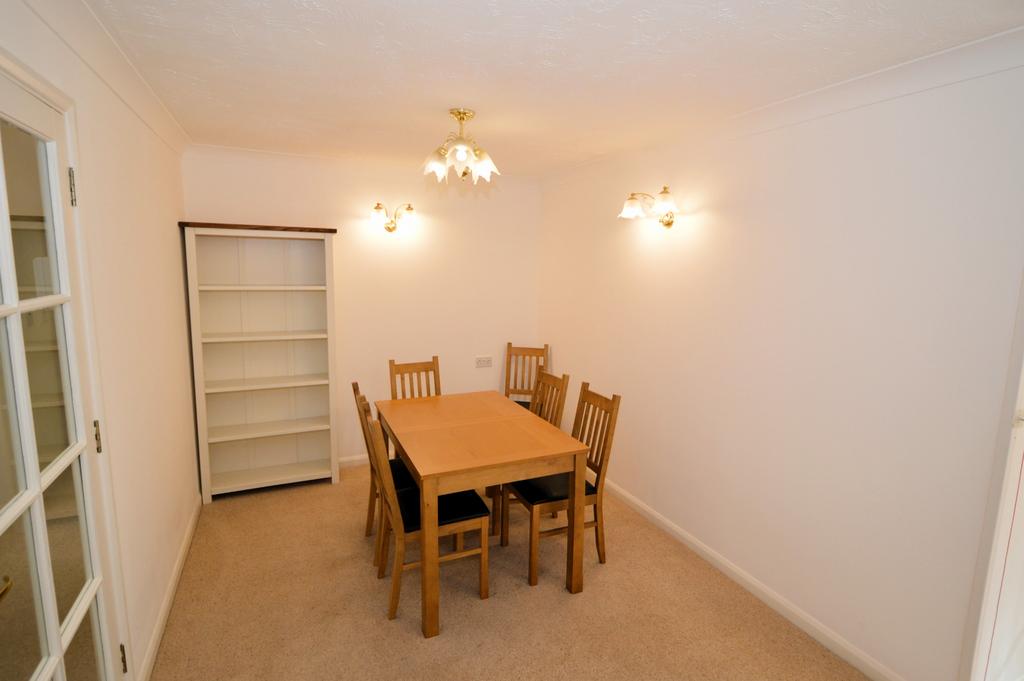Living/dining room