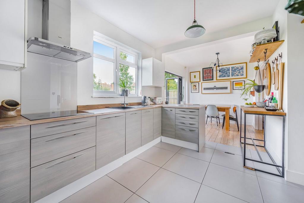 Ainsdale Road, Leicester 4 bed detached house for sale £400,000