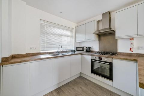 4 bedroom terraced house to rent, Guildford GU2