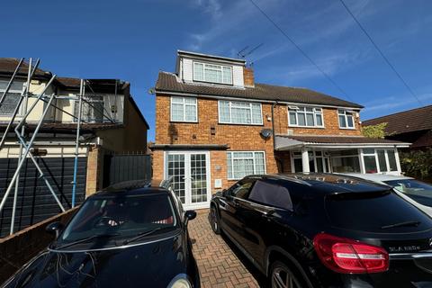 4 bedroom semi-detached house to rent, Feltham, TW14