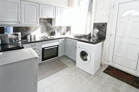 3 bedroom terraced house for sale, Chislehurst Place, Bradford BD5