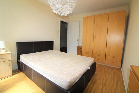 2 bedroom apartment to rent, Chatsworth House, Leeds