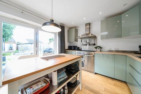 102 Cardinal Road, Ruislip, HA4 9QE