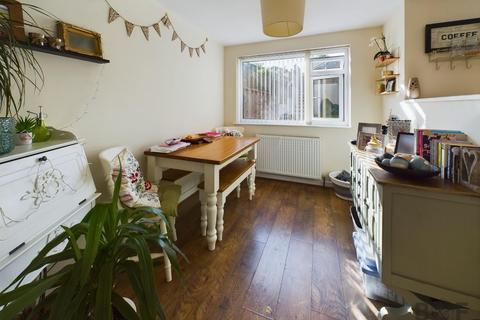 3 bedroom terraced house to rent, Willis Road, Bristol BS15