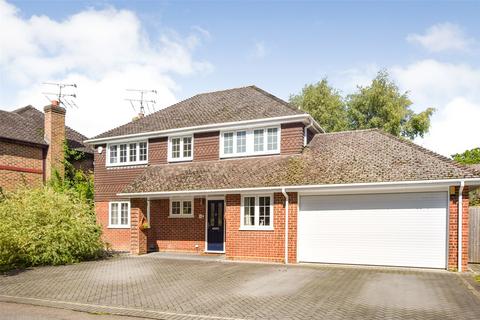 4 bedroom detached house for sale, Juniper Road, Hampshire GU14