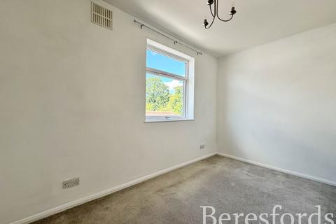 4a Maywin Drive, Hornchurch, RM11 3ST