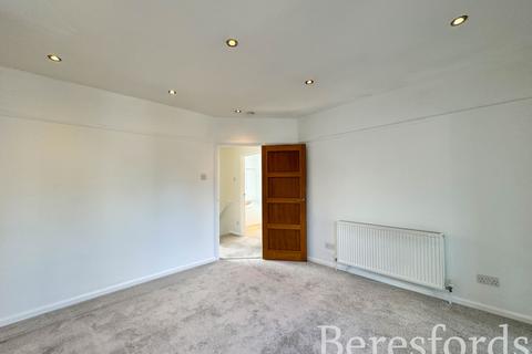 4a Maywin Drive, Hornchurch, RM11 3ST