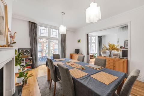 4 bedroom flat for sale, Bickenhall Street, London