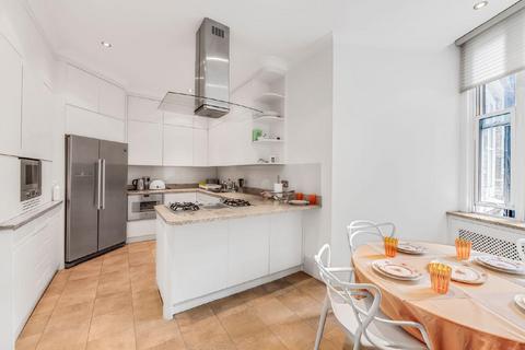 4 bedroom flat for sale, Bickenhall Street, London