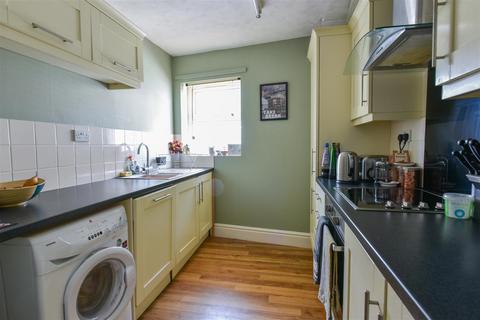 2 bedroom flat to rent, Cromwell Road, York