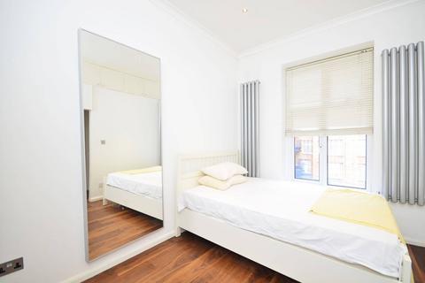 2 bedroom flat to rent, Hatherley Grove, Westbourne Grove, London, W2