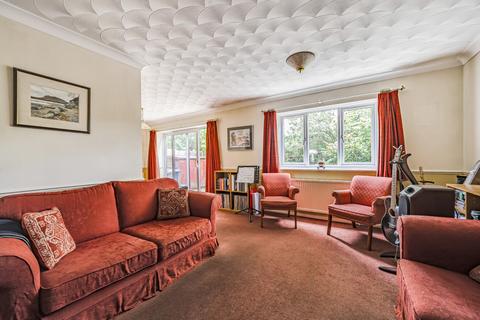 84a Connaught Road, Brookwood, Woking, GU24 0HF