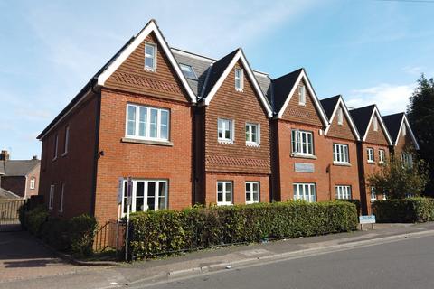 2 bedroom flat to rent, Wilton House, West Green