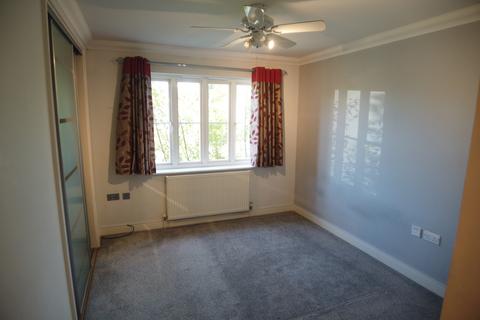 2 bedroom flat to rent, Wilton House, West Green