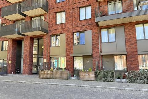 2 bedroom maisonette for sale, Shackleton Way, London