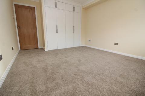 3 bedroom flat to rent, London Road, Brighton BN1