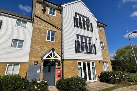 2 bedroom apartment to rent, Holmbush Drive, Faygate RH12