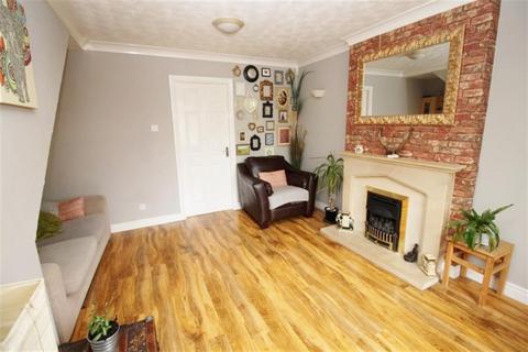 2 bedroom semi-detached house to rent, Earlswood Mead, Pudsey, LS28 8QY