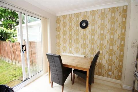 2 bedroom semi-detached house to rent, Earlswood Mead, Pudsey, LS28 8QY