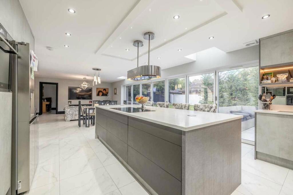 Blackpond Lane, Farnham Common... 6 bed detached house for sale £