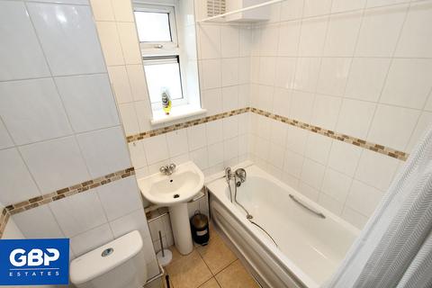 1 bedroom flat to rent, Barnstaple Road, Romford, RM3