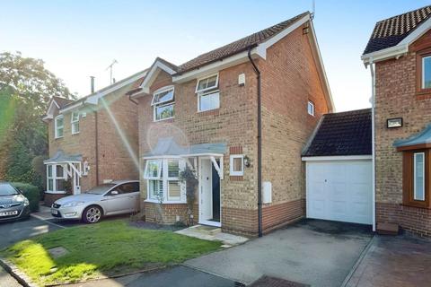 3 bedroom link detached house to rent, Constable Close, Reading RG5