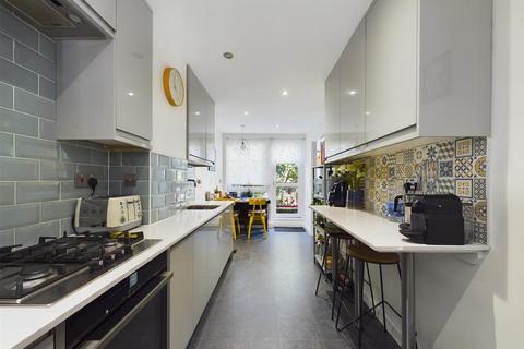 8 Reedham Close, London, N17 9PT