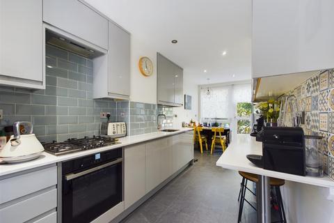 8 Reedham Close, London, N17 9PT