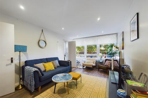 8 Reedham Close, London, N17 9PT