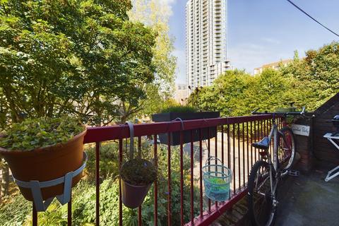 8 Reedham Close, London, N17 9PT