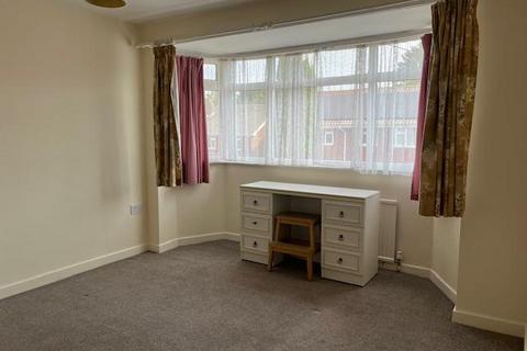 3 bedroom detached house to rent, Buckingham Road, Swindon