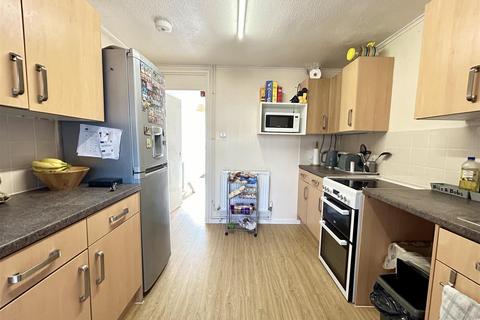 3 bedroom terraced house to rent, Spruce Hill, Harlow