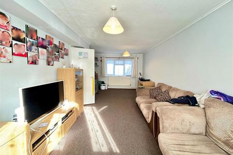 3 bedroom terraced house to rent, Spruce Hill, Harlow