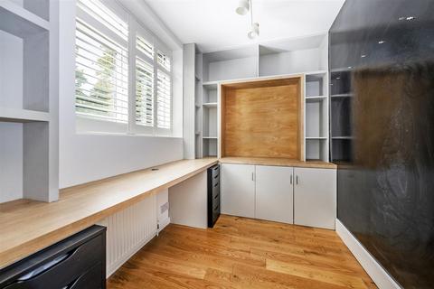 3 bedroom terraced house to rent, Rosendale Road, London