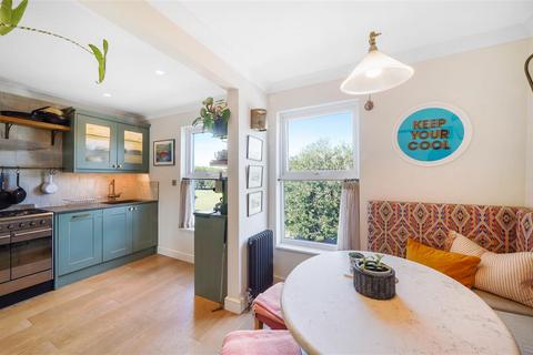 2 bedroom flat for sale, Putney Bridge Road, SW15