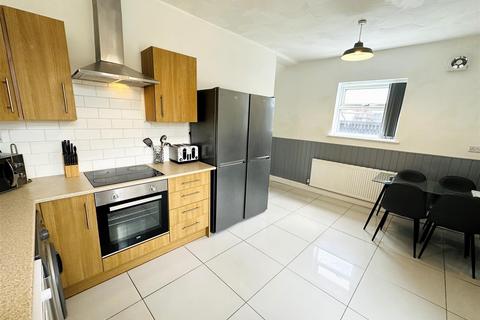 3 bedroom end of terrace house for sale, Kings Road, Cudworth, Barnsley