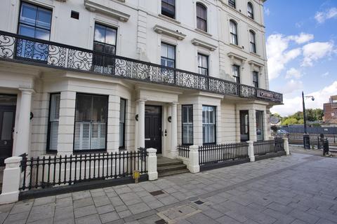 2 bedroom flat for sale, Cambridge Terrace, Dover, CT16