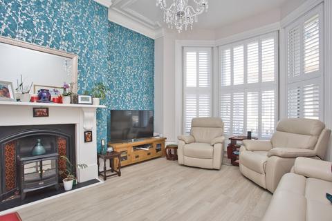 2 bedroom flat for sale, Cambridge Terrace, Dover, CT16